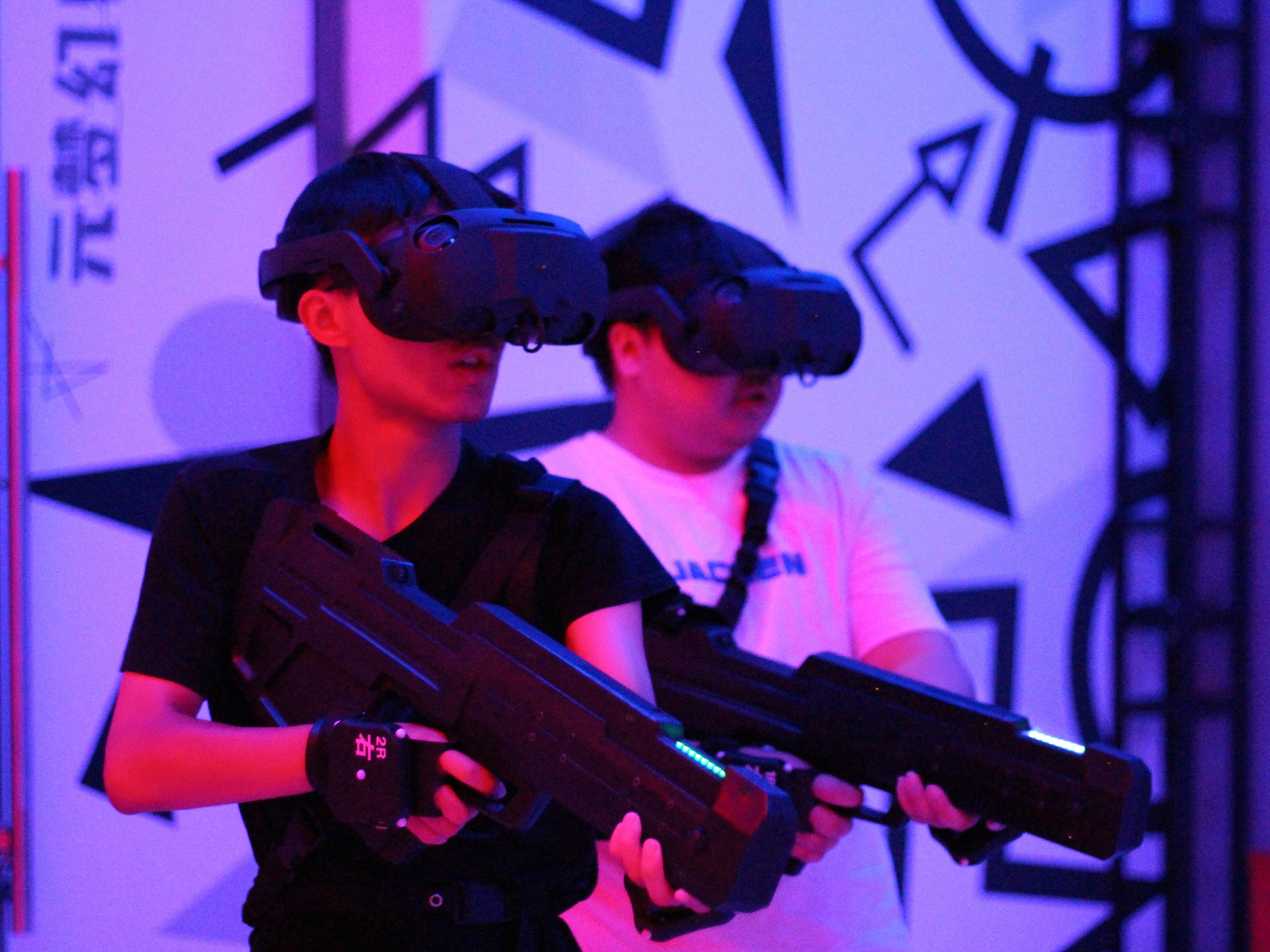 亚洲首发！True VR光学沉浸竞技体验空降成都，硬核玩家速来集合！